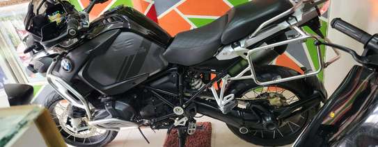 Bmw Gs treple black 2020 image 3