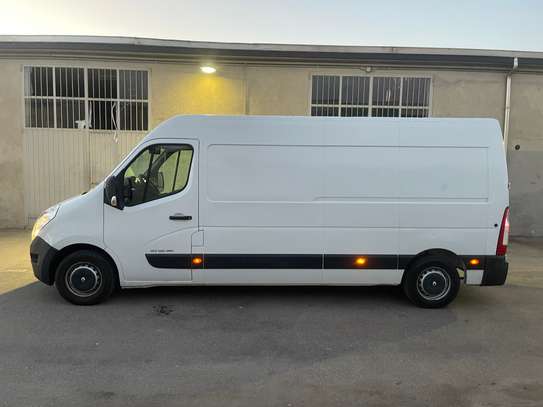 Renault Master utilitaire blanc grand volume image 3