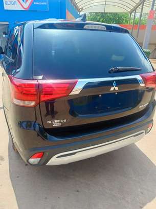 MITSUBISHI OUTLANDER 2019 image 2