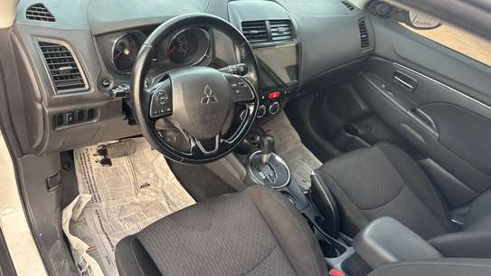 MITSUBISHI OUTLANDER image 8