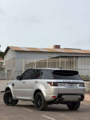 Range Rover sport image 12