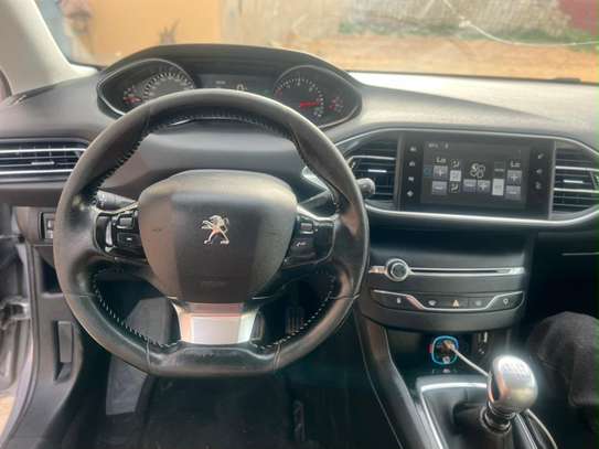 Peugeot 308 image 2