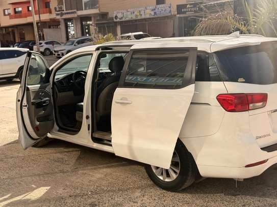 KIA SEDONA image 10