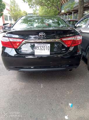TOYOTA CAMRY SE image 1