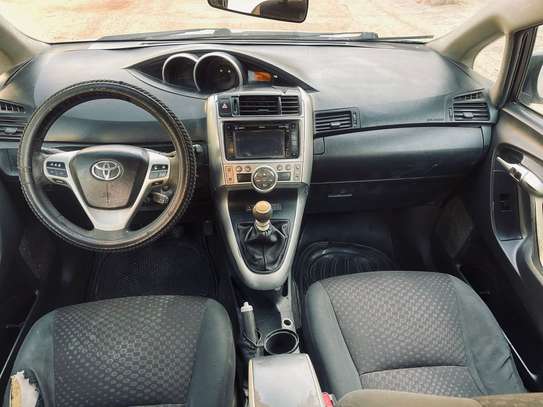 Toyota verso 2011 image 7