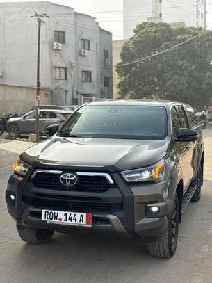 TOYOTA HILUX 2022 image 3