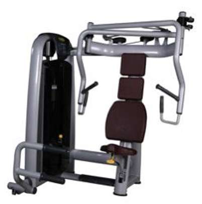 Technogym presse pectoraux inclinée acier robuste image 2