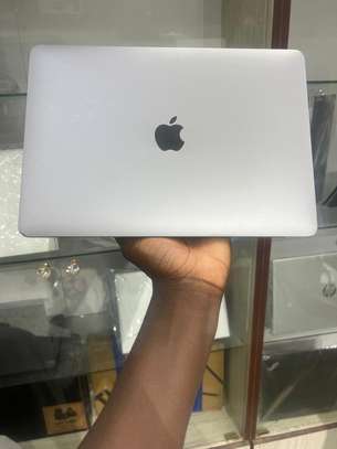 MacBook Pro 2019 i5 image 3