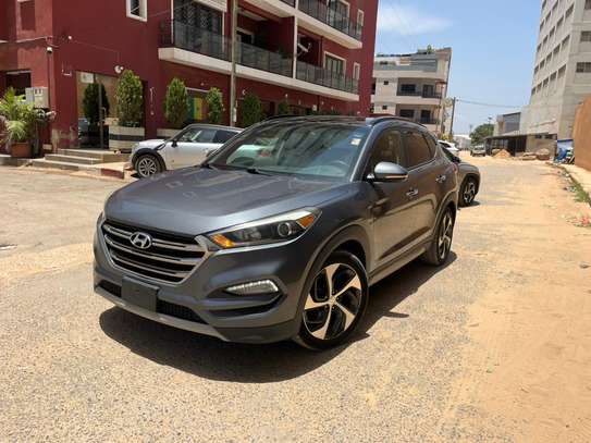 Hyumdai Tucson image 4