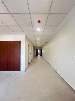Plateaux de bureau à louer à partir de 465 m² image 15