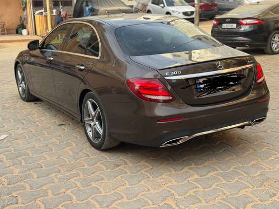 Mercedes E300 image 3