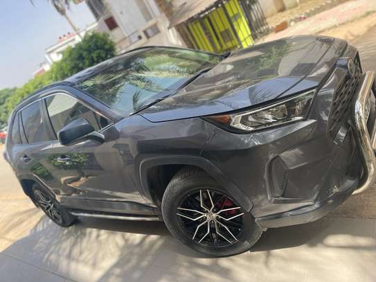 Toyota RAV4 année 2019 image 3