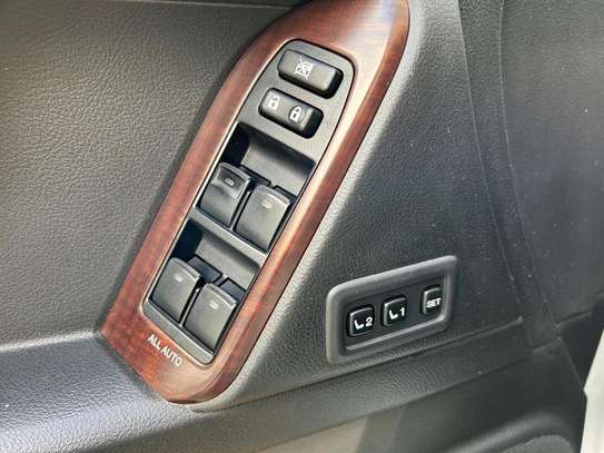 Toyota land cruiser VX image 12