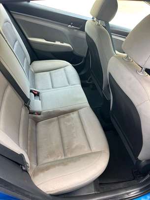 Hyundai Elantra Manuelle Essence image 5