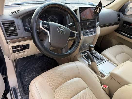 Toyota Land Cruiser V8 – 2021 image 6