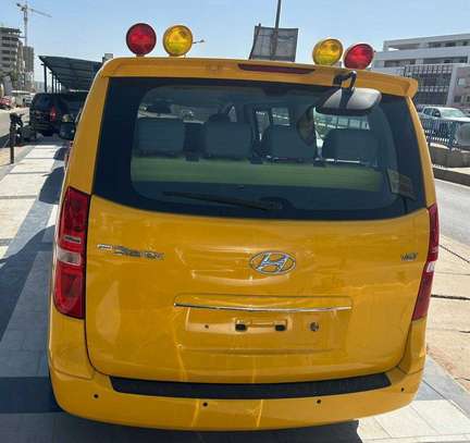 Hyundai starex Année 2017 image 3