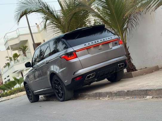 Range rover sport image 11