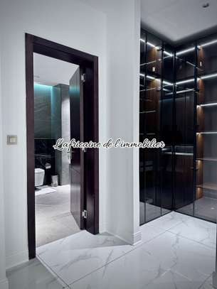 À Vendre – Appartement Duplex F4 de 290m2 ,aux Almadies image 9