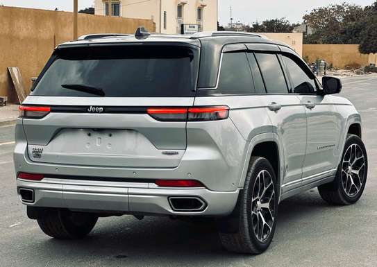 2022 Jeep Grand Cherokee Summit image 13