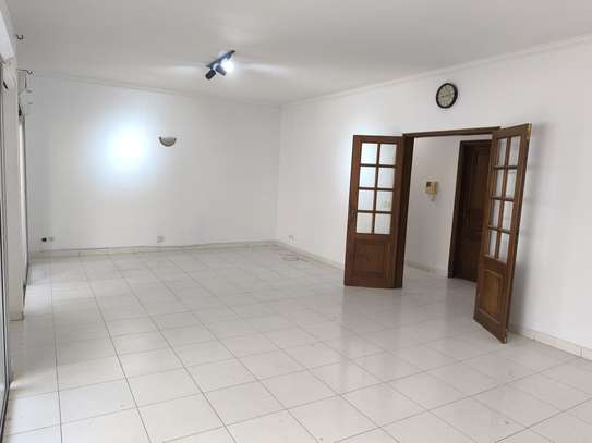 F4 de 200m2 - 5mn du lycée Jean Mermoz et de la Corniche image 2