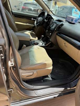 kia sorento image 10