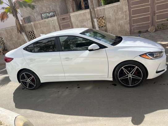 Hyundai elantra 2017 image 3