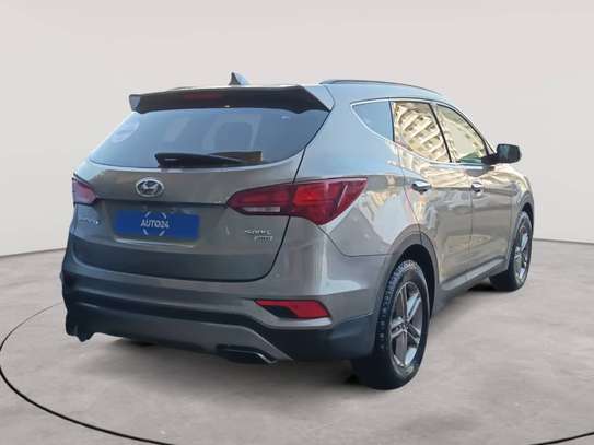 Hyundai Santa Fe 2017 – Intérieur cuir – Excellent état image 10