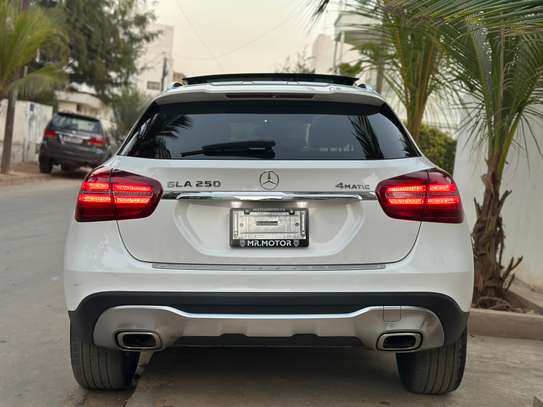 Mercedes GLA 250 image 6