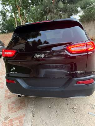 Jeep Cherokee image 6