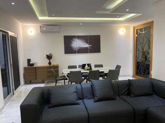Très jolie apt F4 meublé au point E image 9