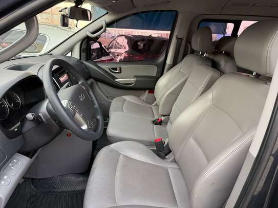 Hyundai  Grand Starex 12 places image 5