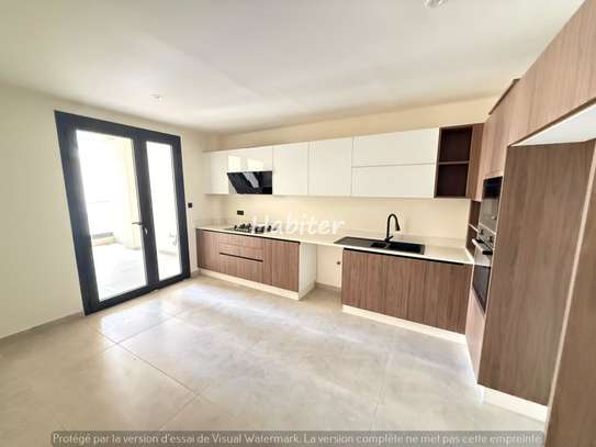 Appartement de type F4 à louer au point E image 1