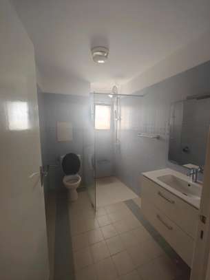 Appartement a louer point E image 6