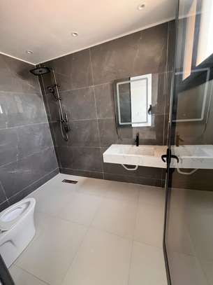 Grand apt F5 tout neuf à Ngor virage image 9