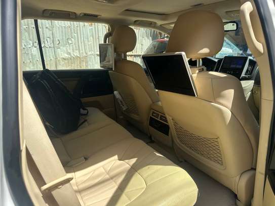 Toyota Land Cruiser 2017 image 7