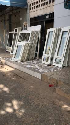 Portes  coulissantes et des fenêtres en PVC image 3