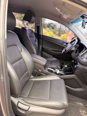 HYUNDAI TUCSON DIESEL 2018 image 8