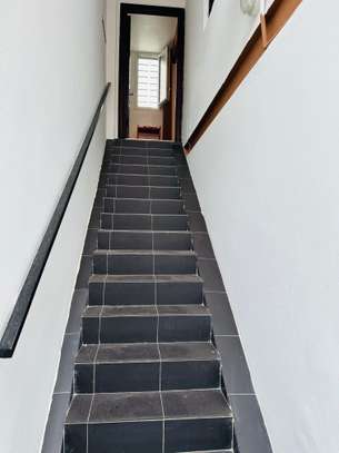 Charmant 4 pièces meublé climatisé et fonctionnel à Dakar image 7