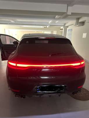 Porsche  2022 image 2