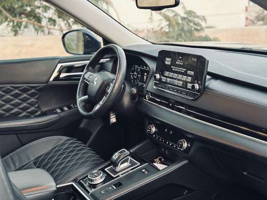 2023 Mitsubishi Outlander Hybrid Plug-in GT Electric image 12