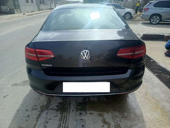 Volkswagen Passat Berline Noir confort et performance image 13