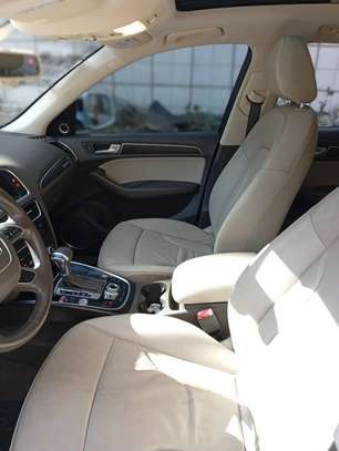 Audi Q5 SUV blanc spacieux performance image 3