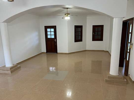 Villa à Louer aux Almadies image 4