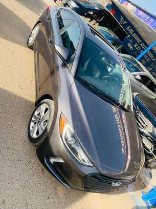 Hyundai elantra 2018 image 5