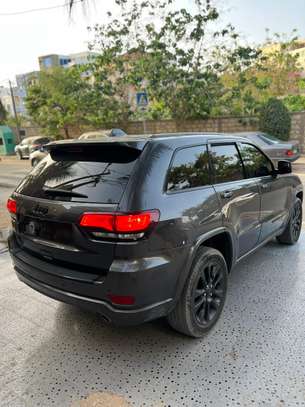 JEEP GRAND CHEROKEE image 4