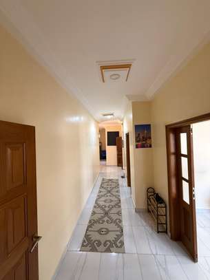 Studio Premium F2 image 4