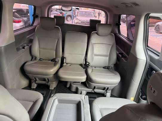 Hyundai  Grand Starex 12 places image 3