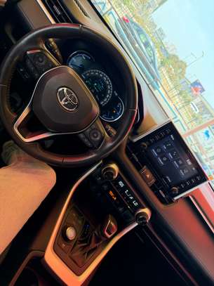 Toyota Rav4 Hybrid image 12