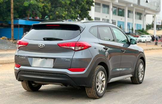 HYUNDAI TUCSON 2017 image 9
