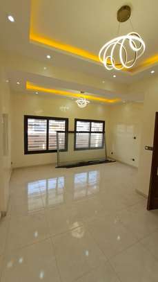 APPARTEMENT F4 A LOUER A NGOR-ALMADIES image 1